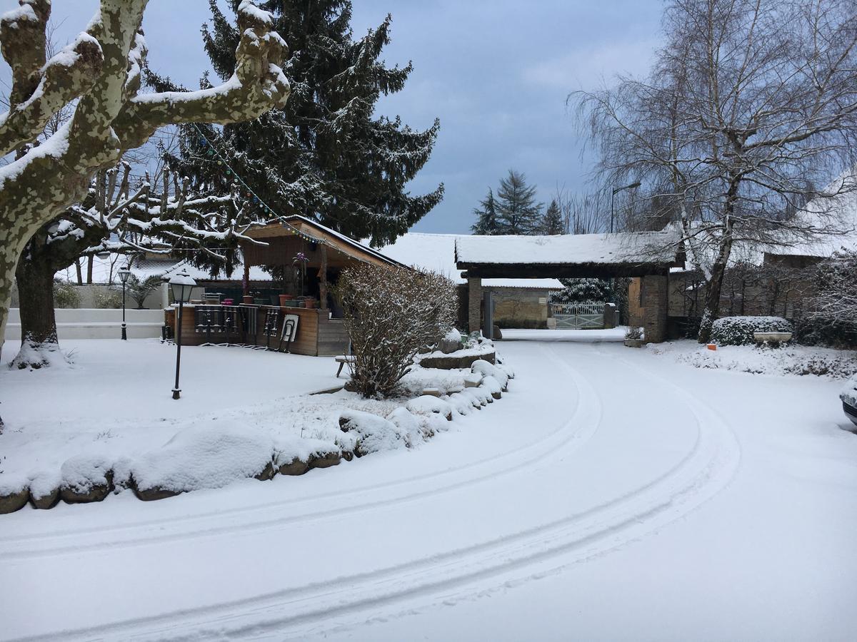 Le Relais Des Vieilles Postes Hotel Les Avenières Eksteriør billede