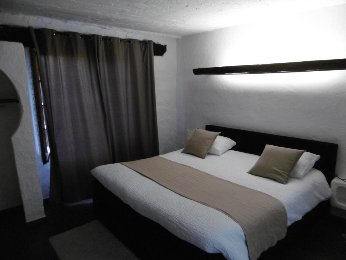 Le Relais Des Vieilles Postes Hotel Les Avenières Eksteriør billede
