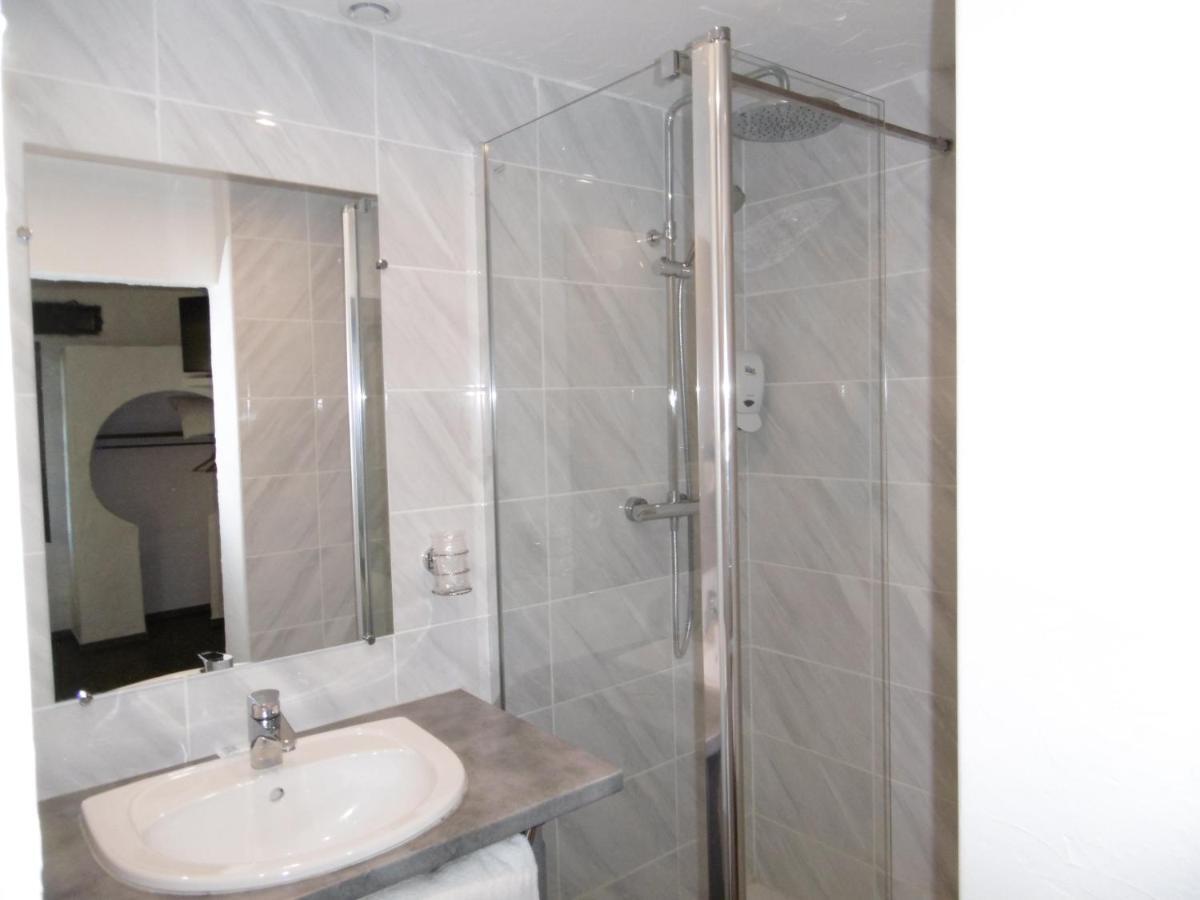 Le Relais Des Vieilles Postes Hotel Les Avenières Eksteriør billede